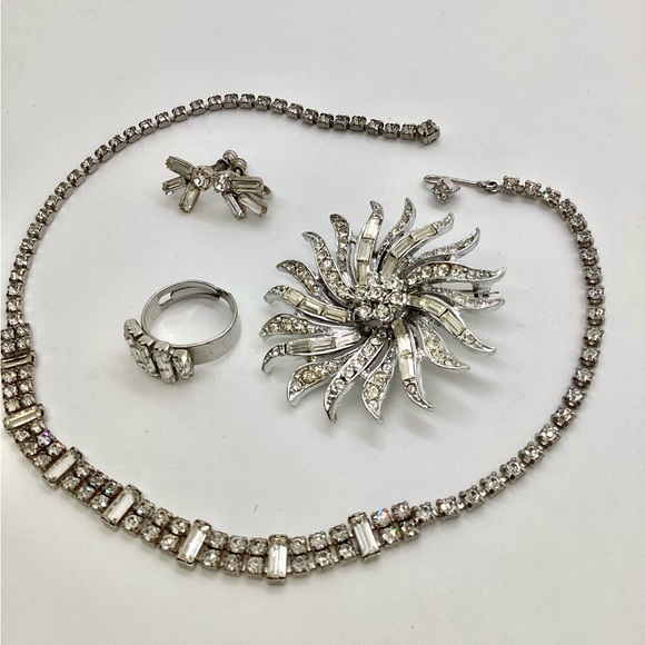 Vintage clear Baguette rhinestone jewelry lot - Picture 9 of 17